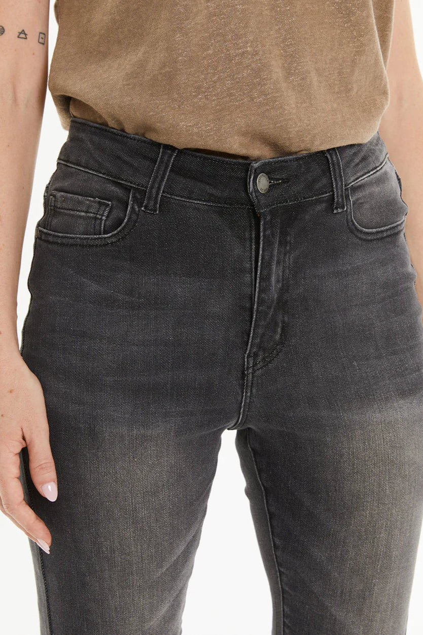 Jeans nero a trombetta