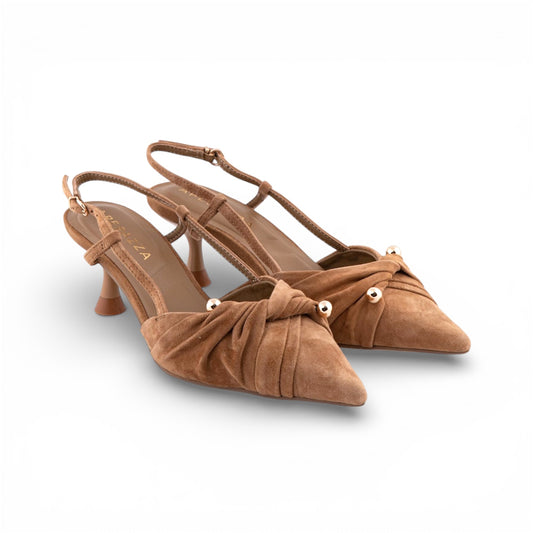 Slingback cognac con applicazione in acciaio