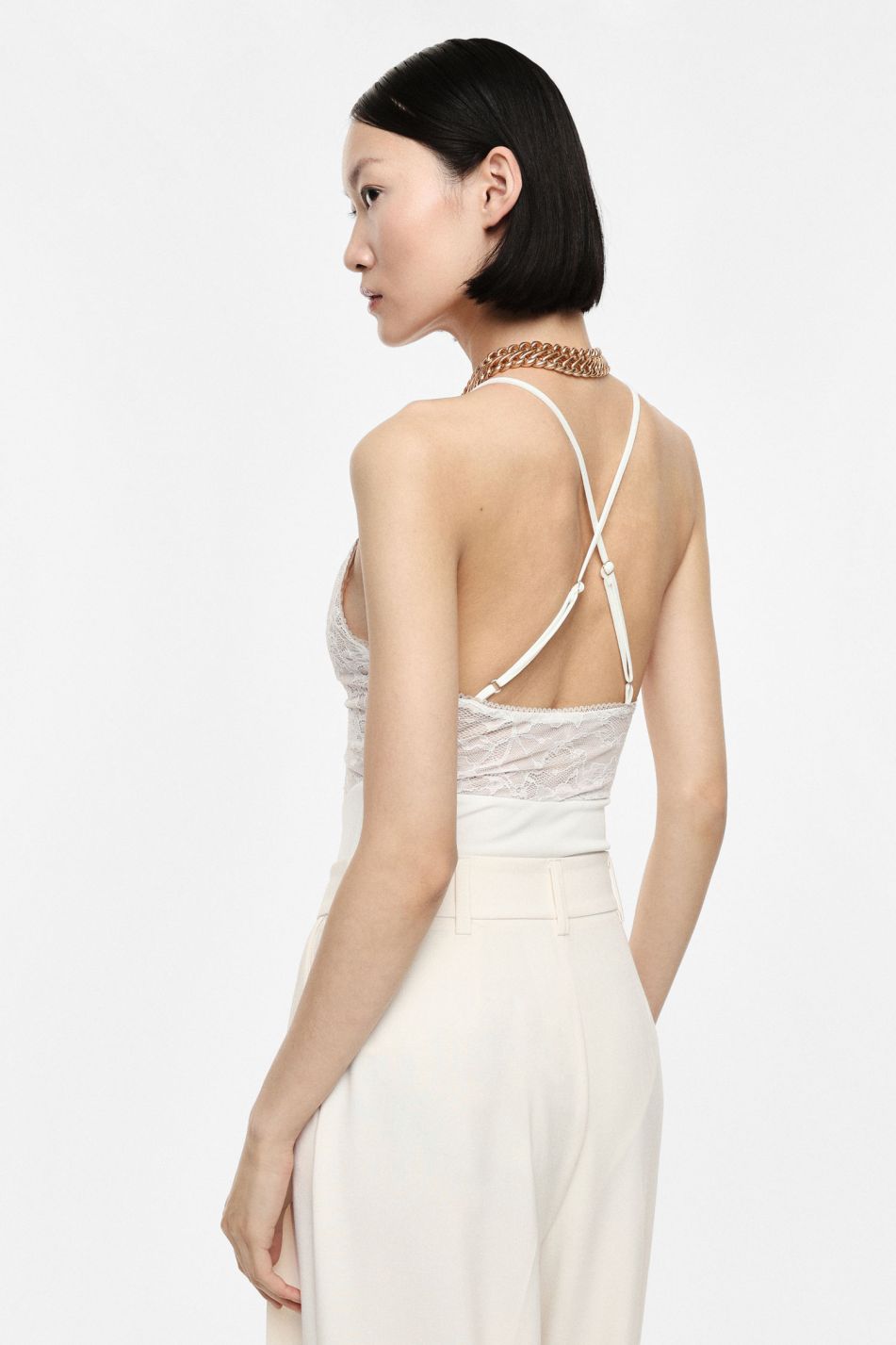 Body bianco con pizzo e scollo profondo a V