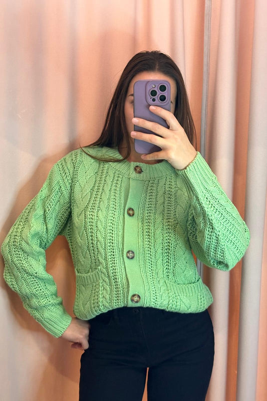 Cardigan in maglia verde con trecce